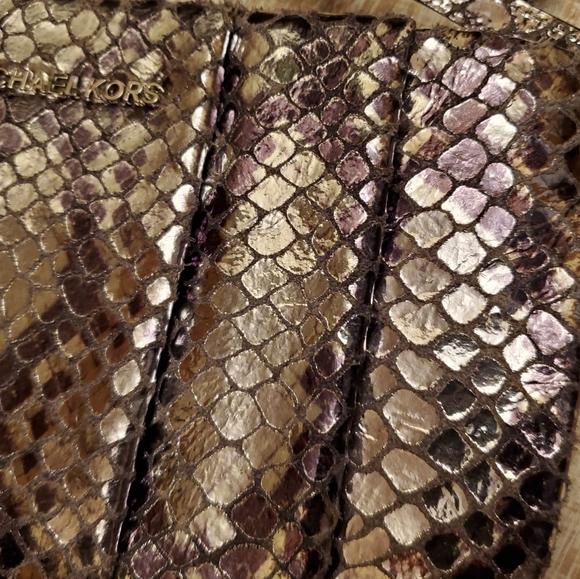 Michael Kors Daria Silver Embossed Leather Clutch - Picture 5 of 12